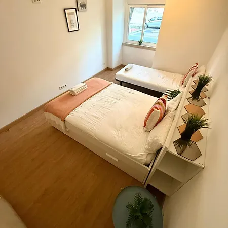 Soares New Flats, * 리스본